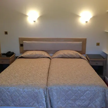 Country Hotel